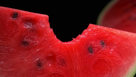 Scheibe-Wassermelone-Mit-Einem-Biss-Darin