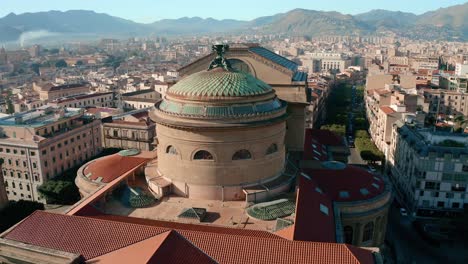 Flying-around-the-roof-of-Massimo-Theater-in-Palermo-on-a-sunny-day