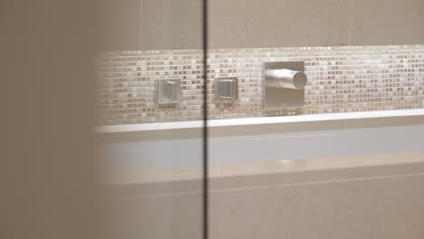 Revealing-panning-shot-of-a-luxury-clean-bathroom
