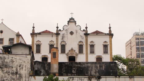 Iglesia-Vieja-En-El-Centro-De-Ciudad-De-Largo-Do-Carioca-De-Río-De-Janeiro