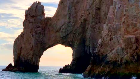 Close-up-of-famous-sea-arch,-El-Arco,-at-Lover's-Beach-Playa-del-Amor,-Land's-End-Promontory-at-Cabo-San-Lucas,-Baja-California-Sur,-mexico,-in-4k