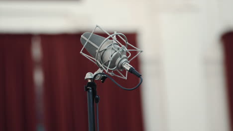 Sound-recording-microphone-for-classical-music