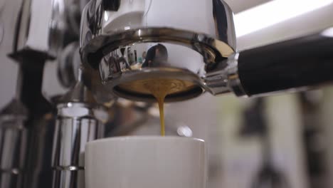 Making-coffee-on-the-espresso-machine