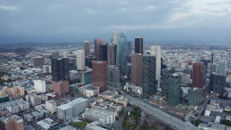 Static-shot-of-DTLA-skyline-and-highway-traffic-during-blue-hour