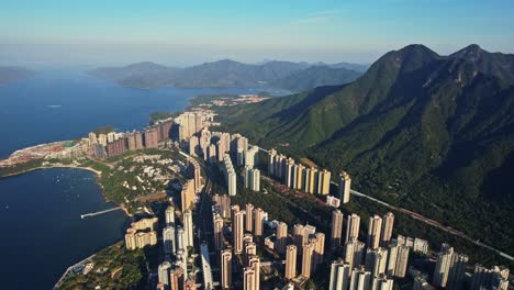 Wunderbare-Skyline-Von-Hohen-Wolkenkratzern-Und-Im-Innenstadtviertel-In-Ma-On-Sha,-Hongkong
