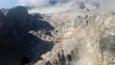 Luftaufnahmen-Der-Nordwand-Des-Berges-Marmolada-In-Den-Italienischen-Dolomiten