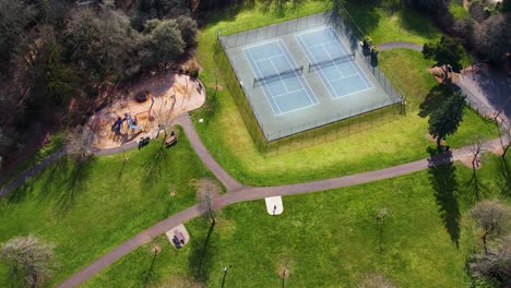 4K-aerial-drone-shot-overlooking-a-public-park-in-Portland,-Oregon