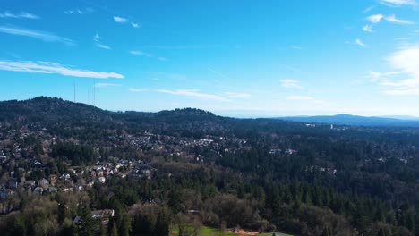 4K-aerial-drone-shot-overlooking-blue-sky-horizon-in-Portland,-Oregon