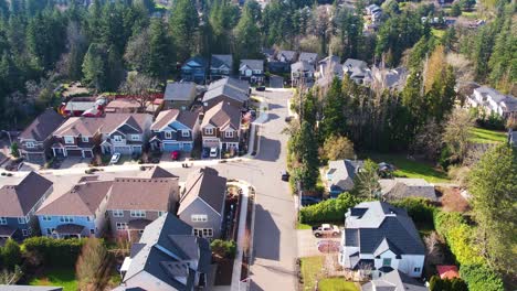 4K-aerial-drone-shot-overlooking-a-suburban-houses-in-Portland,-Oregon