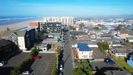 4K-aerial-drone-shot-quickly-flying-over-houses-at-Seaside,-Oregon