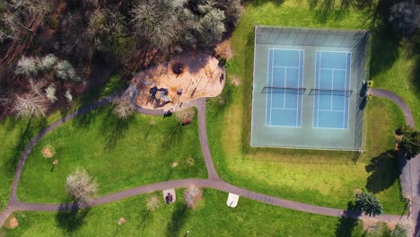 4K-aerial-drone-shot-slowly-floating-over-Portland,-Oregon-local-park
