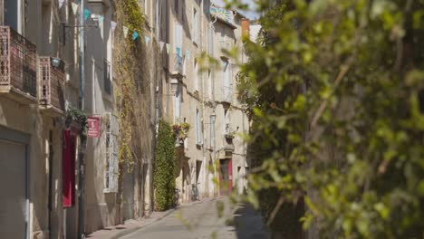 Typische-Gasse-In-Den-Mittelalterlichen-Straßen-Von-Montpellier-In-Frankreich