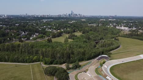 Reveal-aerial-shot-of-Edmonton-downtown-in-summer-time