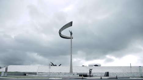 JK-Juscelino-Kubitschek-Memorial-Monument-in-Brasilia---Wide-Shot---Cloudy-Day---Tilt-Shot
