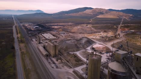 Lehigh-Southwest-Cement-Plant-in-Tehachapi,-California,-Aerial-view