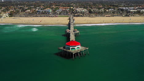 Drone-footage-of-the-Huntington-Beach-pier
