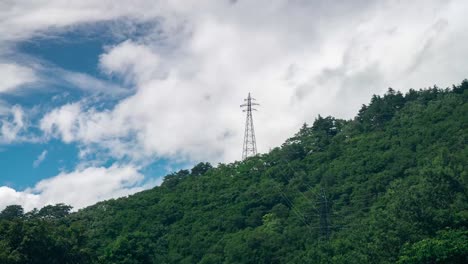Stromkabel,-Die-Durch-Die-Berge-Führen