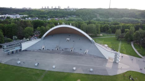 Panoramic-view-of-Vingis-park-venue-with-Vilnius-city-skyline,-aerial-view