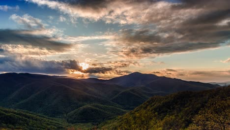 Sonnenaufgang-über-Den-Blue-Ridge-Mountains-Asheville-North-Carolina-Zeitraffer