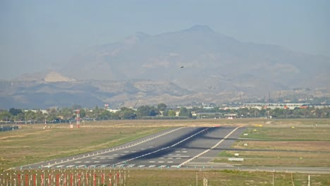 The-busy-runway-at-Alicante-airport,-Spain