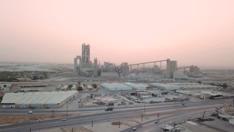 Una-Fábrica-De-Cemento-En-El-Sur-De-Riyadh,-Arabia-Saudita
