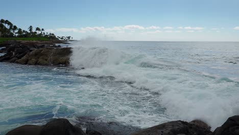 Waves-crashing-over-Oahu's-the-volcaninc-rocks