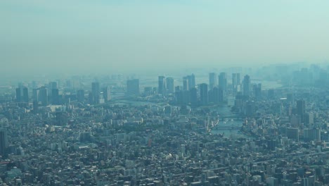 Vista-Aérea-Del-Río-Y-El-Puente-De-Tokio-Desde-La-Torre-Skytree