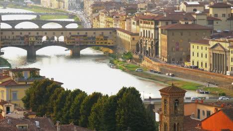 Paisaje-Urbano-Puente-Vecchio-Por-La-Mañana,-Florencia,-Italia