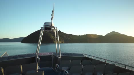 SLOWMO---Morning-sunrise-boat-cruise-in-Marlborough-Sounds,-New-Zealand