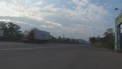 Carretera-India-Con-Hermoso-Cielo-Matutino