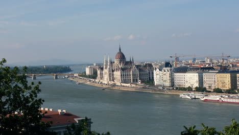Budapest-Durante-El-Verano-Con-Una-Bonita-Vista-De-La-Ciudad-Y-El-Río
