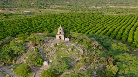 Panorama-Del-Santuario-De-San-Martín-De-Porres-Con-Tierras-Rurales-De-Mango-En-Las-Tablas,-Bani,-República-Dominicana