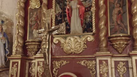Golden-Crucifix-Inside-The-Tabernacle-Of-Iglesia-de-Santa-Bárbara-In-Santo-Domingo,-Dominican-Republic