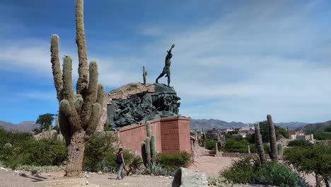 Heroes-of-the-Independence-Monument-by-Ernesto-Soto-Avendaño-in-Humahuaca,-Argentina