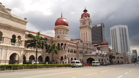 El-Edificio-Sultan-Abdul-Samad-Por-Dataran-Merdeka-En-Kuala-Lumpur,-Malasia