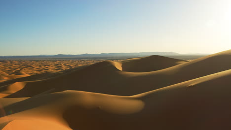 Sonnenuntergang-An-Den-Hohen-Sanddünen-Von-Merzouga,-Marokko
