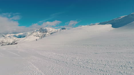 Sombra-De-Snowboarder-En-Livigno,-Alpes-Italianos