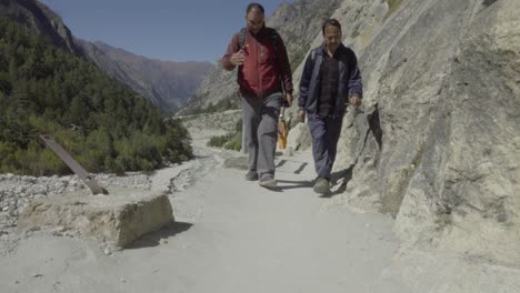 Uttarkashi,-Uttarakhand,-India-octubre-De-2018:-Excursionistas-De-Gaumukh-Camino-A-Gaumukh