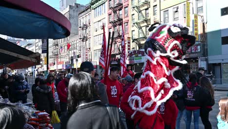 Parade-with-drumming,-dancing,-and-animated-dragons