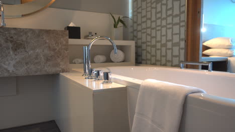 Panning-over-modern-luxurious-bathroom