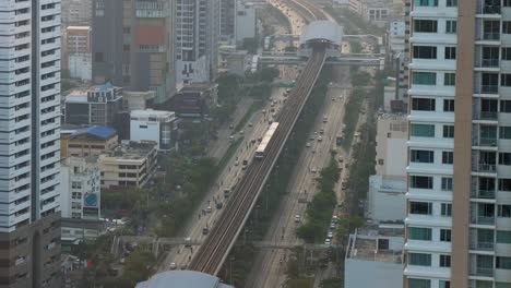 BTS-SKYTRAIN-driving-between-two-stations,-Krung-Thonburi-and-wongwienyai-in-Bangkok-Thailand