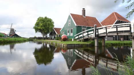 Cheese-factory-building-at-Zaanse-Schans-reflected-on-the-calm-canal-water,-in-Zaandam,-Neterlands