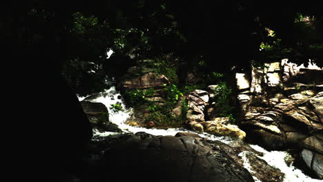 Blick-Auf-Den-Wasserfall-In-Thailand.