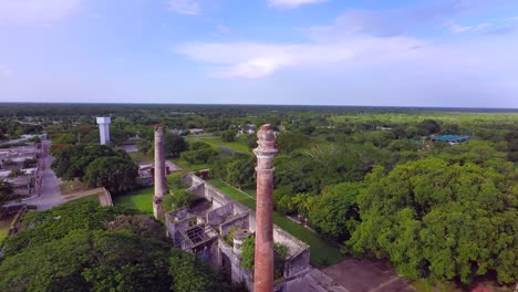 Vista-Aerea-Con-Drone-De-La-Finca-San-Pedro-Chimay-En-Ruinas,-Que-Tenia-2-Chimeneas-En-Yucatan