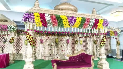 Schwenkblick-über-Die-Schöne-Hochzeitszeremonie-In-Indien