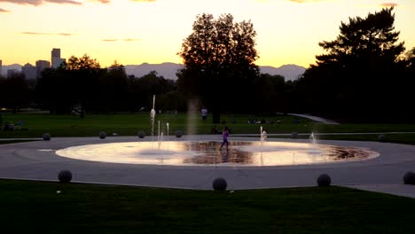 Water-fountain-against-a-background-of-Denver-skyline
