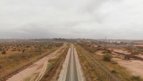 La-Línea-De-Tren-Expreso-Madaraka-De-Mombasa-A-Nairobi,-Cerca-De-La-Terminal-En-Nairobi