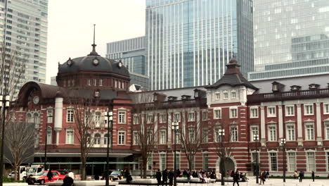 People-walk-around-the-old-building-of-tokyo-station,-Marunouchi-north-entrance-exit