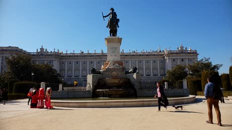 Iconic-statue-of-Felipe-IV-in-front-of-Palacio-Real-in-Madrid,-Royal-Palace-of-Madrid,-slow-motion-establishing-shot