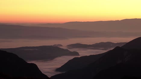 Sonnenaufgang-Von-2300-M-Auf-Einem-Gipfel-Eines-Berges-In-Den-Alpen
